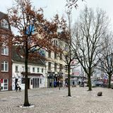 Alma-Wartenberg-Platz in Altona: Das Leben der sozialdemokratischen Politikerin aus Ottensen war durch den Willen geprägt, insbesondere Arbeiterfrauen sexuell aufzuklären – sie verärgerte damit Justiz, Kirchen und die Beamtenärzteschaft des konservativen Kaiserreichs.
