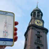 Hamburgs Bekanntestes Wahrzeichen: die Hauptkirche St. Michaelis. Was viele jedoch nicht wissen: Besonders die Tafeln zum Gedenken an die gefallenen Soldaten in Deutsch-Südwestafrika im Inneren der St. Michaelis-Kirche sind stark umstritten.