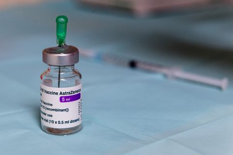 Impfungen vorerst ausgesetzt: Astrazeneca-Stopp sorgt für "nächste Erschütterungswelle" des Vertrauens in die Corona-Politik