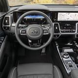 Das Cockpit des Kia Sorento PHEV entsprecht im Großen und Ganzen dem der anderen Modelle