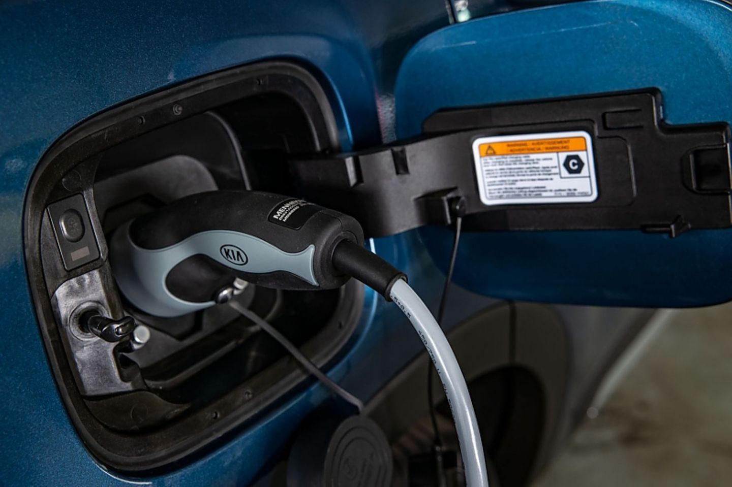 Nach dreieinhalb Stunden sind die Akkus des Kia Sorento PHEV an einem Typ-2-Ladeanschluss (3,3 kW) gefüllt