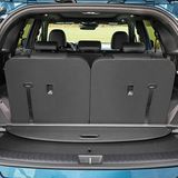 Der Kofferraum hat ein Volumen von 693 bis 2.077, das sind 23 Liter weniger Maximum als beim Diesel