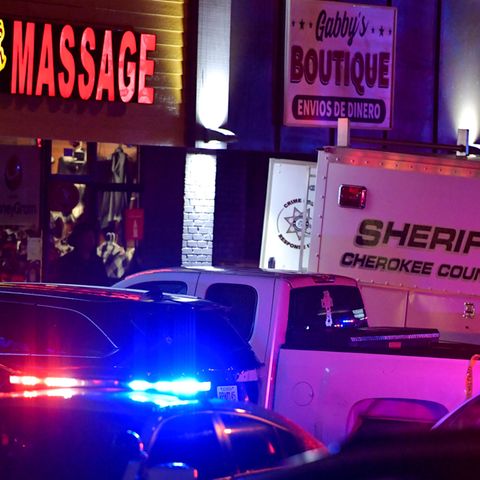 USA, Acworth: Die Sicherheitsbehörden sind zum Tatort in einem Massagesalon in Georgia gekommen