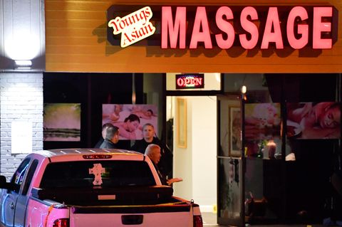 Drei verschiedene Tatorte: 21-Jähriger soll in Massagesalons um sich geschossen haben – acht Tote