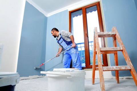 Wände streichen und Heizkörper lackieren: Die Tricks der Vermieter durchschauen: Was Mieter wirklich in der Wohnung renovieren müssen