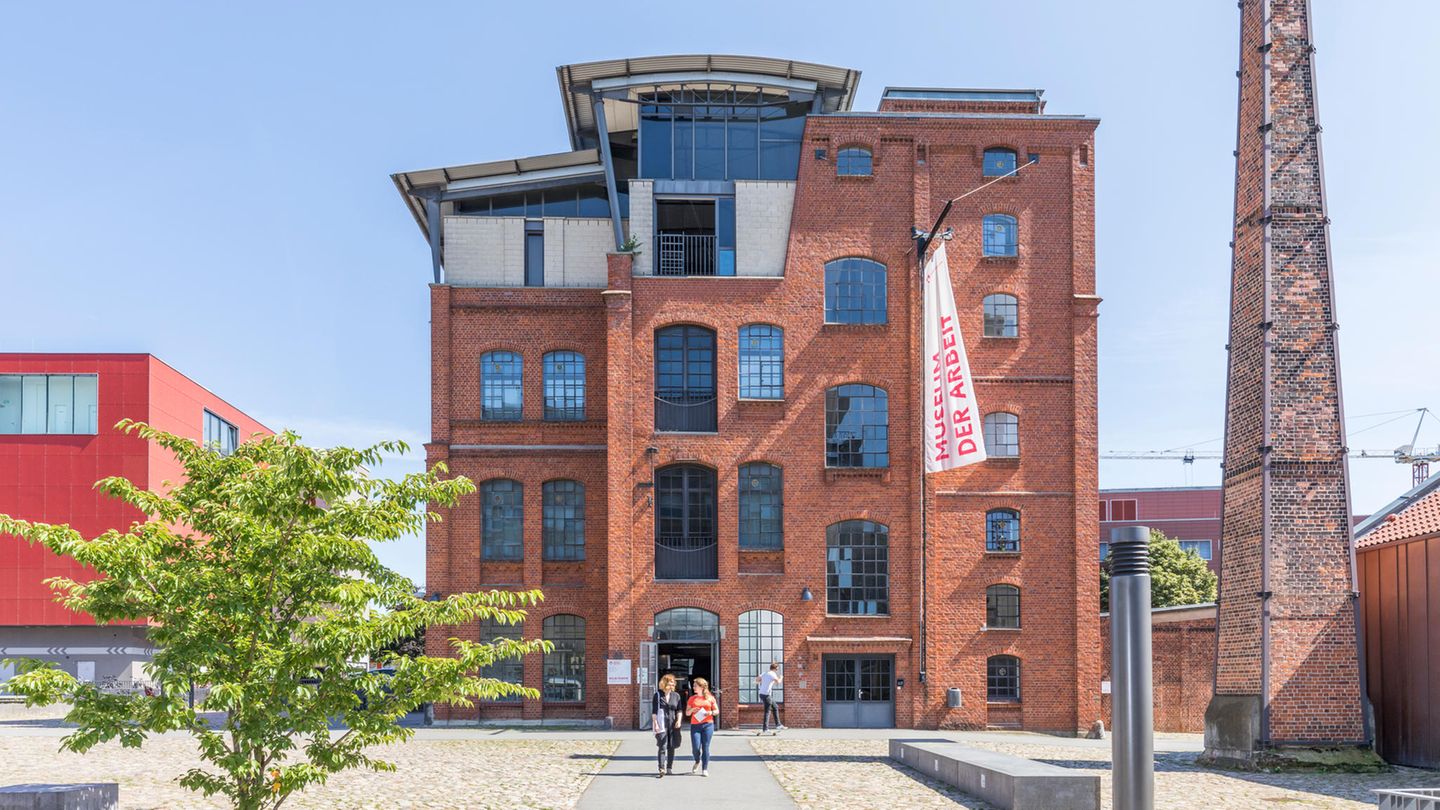 Das Museum der Arbeit liegt auf dem Gelände einer ehemaligen Gummifabrik. Hier wurde auch Kautschuk aus ehemaligen deutschen Kolonialgebieten verarbeitet.