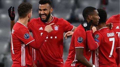Eric-Maxim Choupo-Moting (2.v.r.) traf zum 2:0 21 Sekunden nach seiner Einwechslung