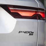 Der Hybridantrieb hat eine Systemleistung von 297 kW / 404 PS