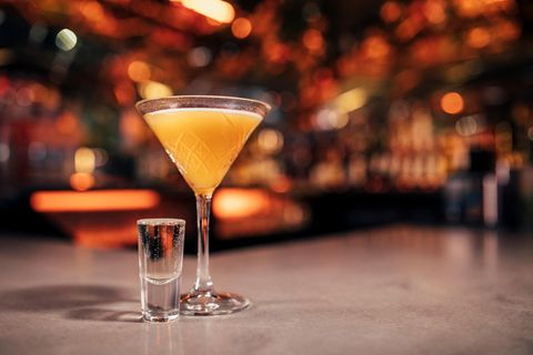 Der Pornstar Martini ist einer der beliebtesten Cocktails weltweit und sorgt einer Umfrage zufolge zugleich für die schlimmsten Kater