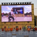 Im Sommer 2020 fand Deutschlands erstes Fahrradkino auf dem Heiligengeistfeld in Hamburg statt.