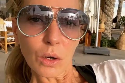 Giulia Siegel schaut in ihrer Instagram-Story in die Kamera