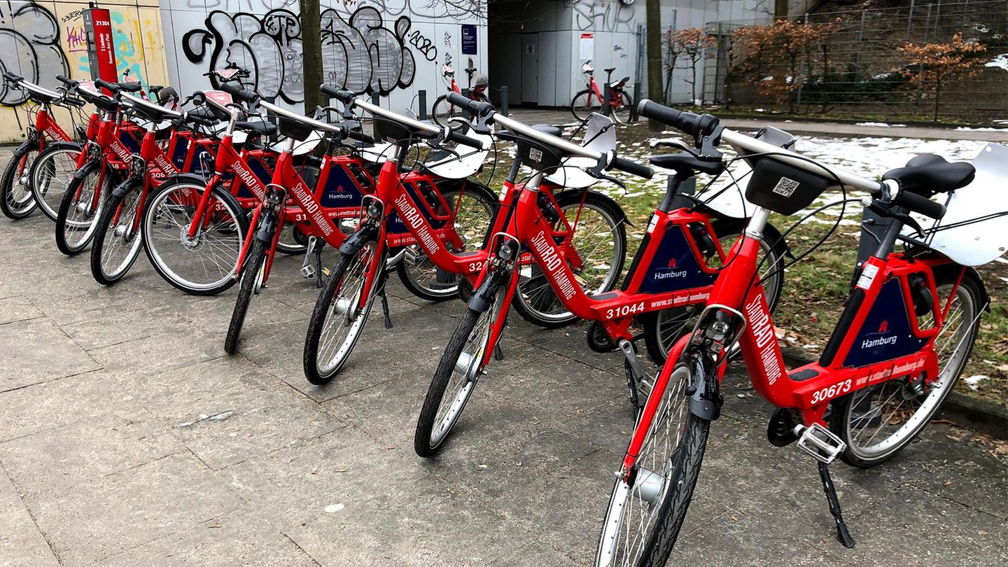 Unverkennbar: Die Stadträder in Hamburg sind mit ihrer roten Farbe leicht zu finden.