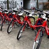 Unverkennbar: Die Stadträder in Hamburg sind mit ihrer roten Farbe leicht zu finden.