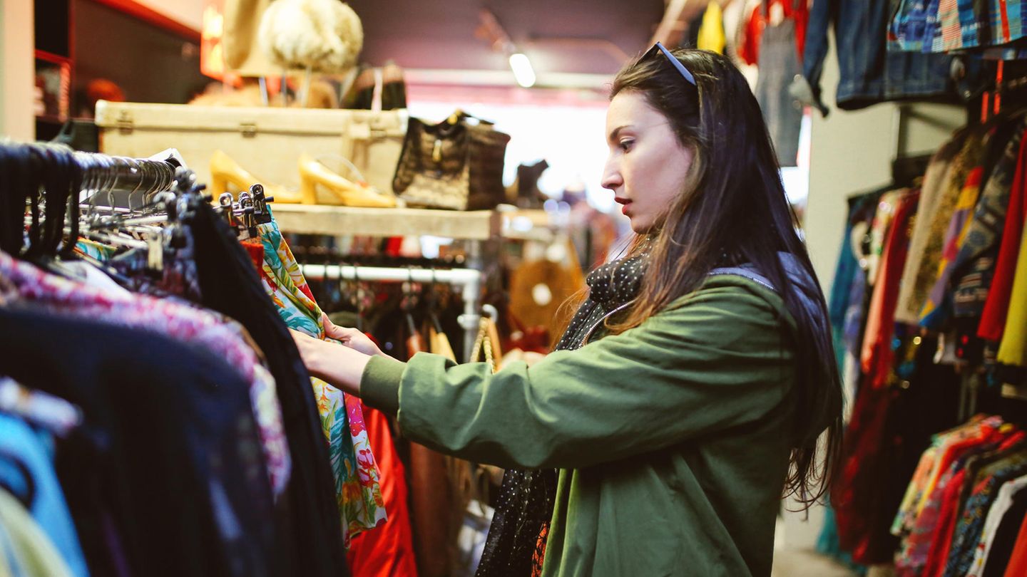 Second Hand einkaufen, und trotzdem auf dem neuesten Stand der Modetrends sein: bei Vintage Revivals ist es möglich.