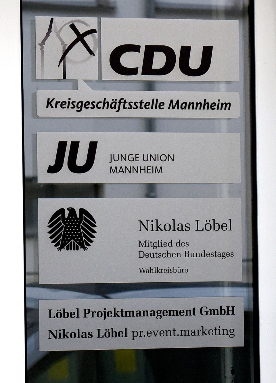 Die Serie zum Wettbewerb: Das Feindbild vom bösen Journalisten – wie ein Lokalreporter im Fall Löbel attackiert wird Die Serie zum Wettbewerb: Das Feindbild vom bösen Journalisten – wie ein Lokalreporter im Fall Löbel attackiert wird