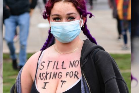 Die stärksten Protest-Plakate zum Fall Sarah Everard – und warum diese so wichtig sind