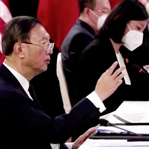 Schlagabtausch vor laufender Kamera: Chinesische und US-Diplomaten geraten öffentlich aneinander