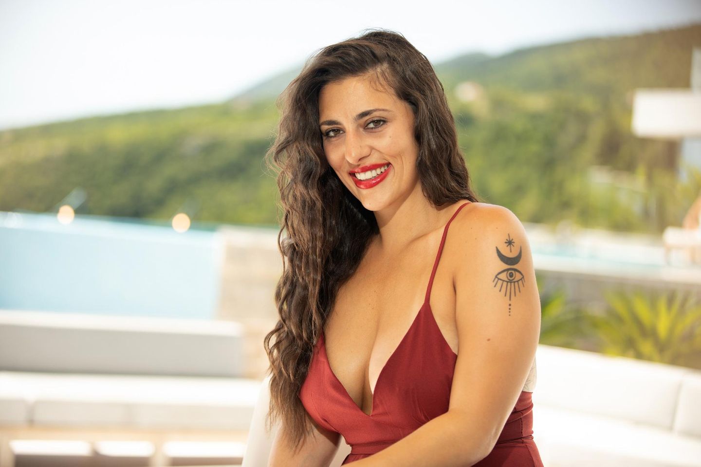 "Temptation Island" auf RTL: Charleen, 29, aus Etzbach "Egal wo ich bin, ich falle immer auf", sagt das Reality-Sternchen von sich. Sie gehört ebenfalls zu den Kandidatinnen dieser Sendung, die bereits über TV- Erfahrung verfügen: Sie nahm an der ProSieben-Show "Get the F*ck out of my House" teil. Charleen, 29, aus Etzbach "Egal wo ich bin, ich falle immer auf", sagt das Reality-Sternchen von sich. Sie gehört ebenfalls zu den Kandidatinnen dieser Sendung, die bereits über TV- Erfahrung verfügen: Sie nahm an der ProSieben-Show "Get the F*ck out of my House" teil.