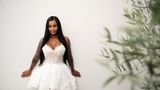 Julia, 29, aus Hamburg  Die Hanseatin hat bereits bei "Shopping Queen", "Köln 50667", "Berlin – Tag und Nacht", "Auf Streife" und "Die Wache Hamburg" mitgemacht. Warum sie sich nun auf die "Temptation Island" wagt? Sie ziehe durch ihr Aussehen meistens die falschen Männer an, die nur auf Sex aus seien oder bereits vergeben sind, sagt sie. Das dürfte zumindest bei dieser Show nicht anders sein.  Flirtmethode: Sie verlässt sich darauf, dass sie Männer automatisch anzieht. "Das funktioniert im wahren Leben immer! Optisch bin ich ein ‚tätowiertes Püppchen‘ und damit ein Blickfang."