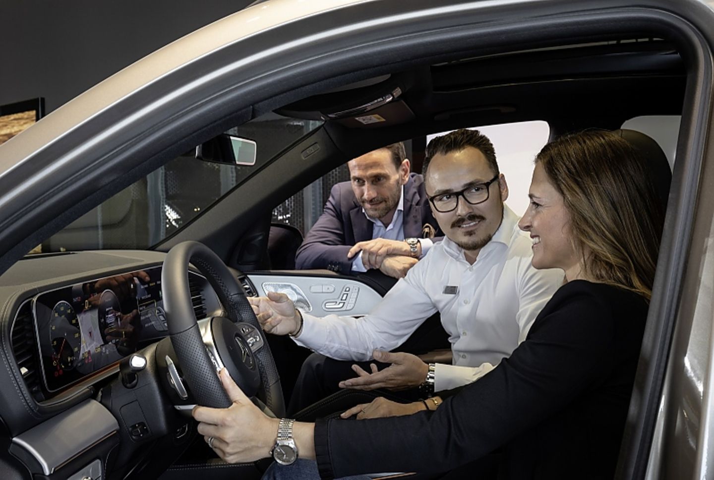 Mercedes punktet bei der Beratung im Autohaus Mercedes punktet bei der Beratung im Autohaus