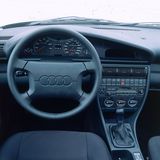 Das Audi C4 100 Sport Edition Cockpit unterschied sich von dem Interieur der Quattro-Modelle
