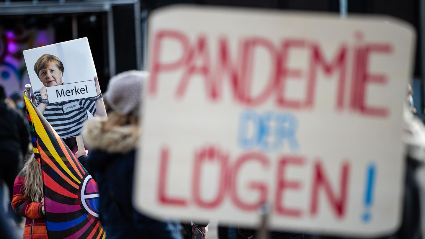 Querdenker-Demonstration gegen Angela Merkel und die Corona-Maßnahmen
