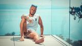 Eugen, 28, aus Essen  "Nanu? Den kenn ich doch!", wird sich sicher mancher Zuschauer beim Anblick von Eugen denken. Der 28-Jährige nahm bereits an der zweiten Staffel von "Temptation Island" teil. Schon da fiel der gebürtige Sibirier mit seinem gut gebauten Körper auf. Kein Wunder: Eugen ist Fitnessmodel und war schon Deutscher Meister im Kickboxen.