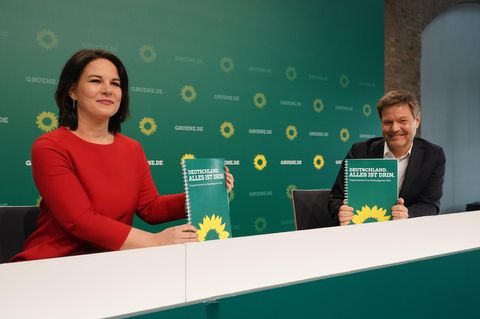 Die Parteispitze der Grünen präsentiert ihr Wahlprogramm