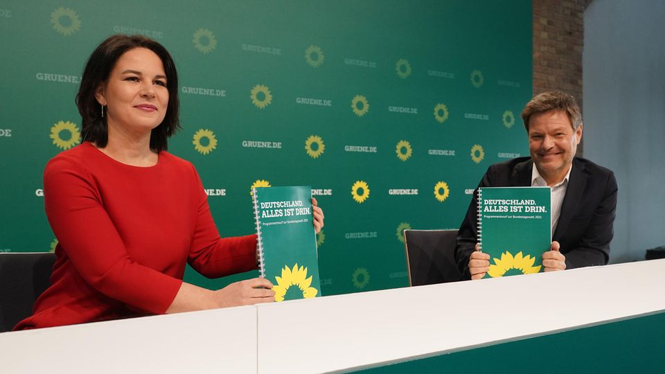 Die Parteispitze der Grünen präsentiert ihr Wahlprogramm
