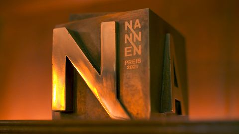 Eine solche Bronze-Trophäe bekommen die Preisträger der fünf Kategorien des Nannen Preises bei der Preisverleihung am 1. Juni 2021 überreicht.