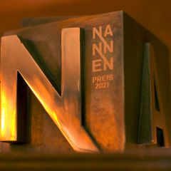 Eine solche Bronze-Trophäe bekommen die Preisträger der fünf Kategorien des Nannen Preises bei der Preisverleihung am 1. Juni 2021 überreicht.