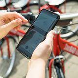 Ganz in der Nähe des Weltcafé Elbfaire gibt es eine StadtRad-Station. Fahrrad aus leihen - und los geht die Erkundungstour zur Elbinsel Kaltehofe.