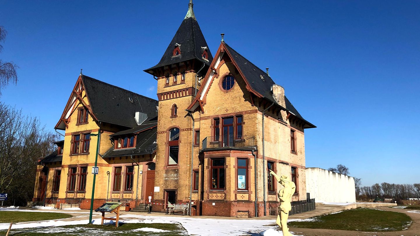 Industriedenkmal Kaltehofe: In der Villa befindet sich ein Museum, das über die Geschichte des Wasserwerks und die Aufbereitung von Grundwasser zu Trinkwasser informiert.