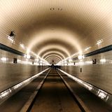 Der Alte Elbtunnel ist nicht nur schön anzusehen, an heißen Tagen ist es hier auch angenehm kühl.