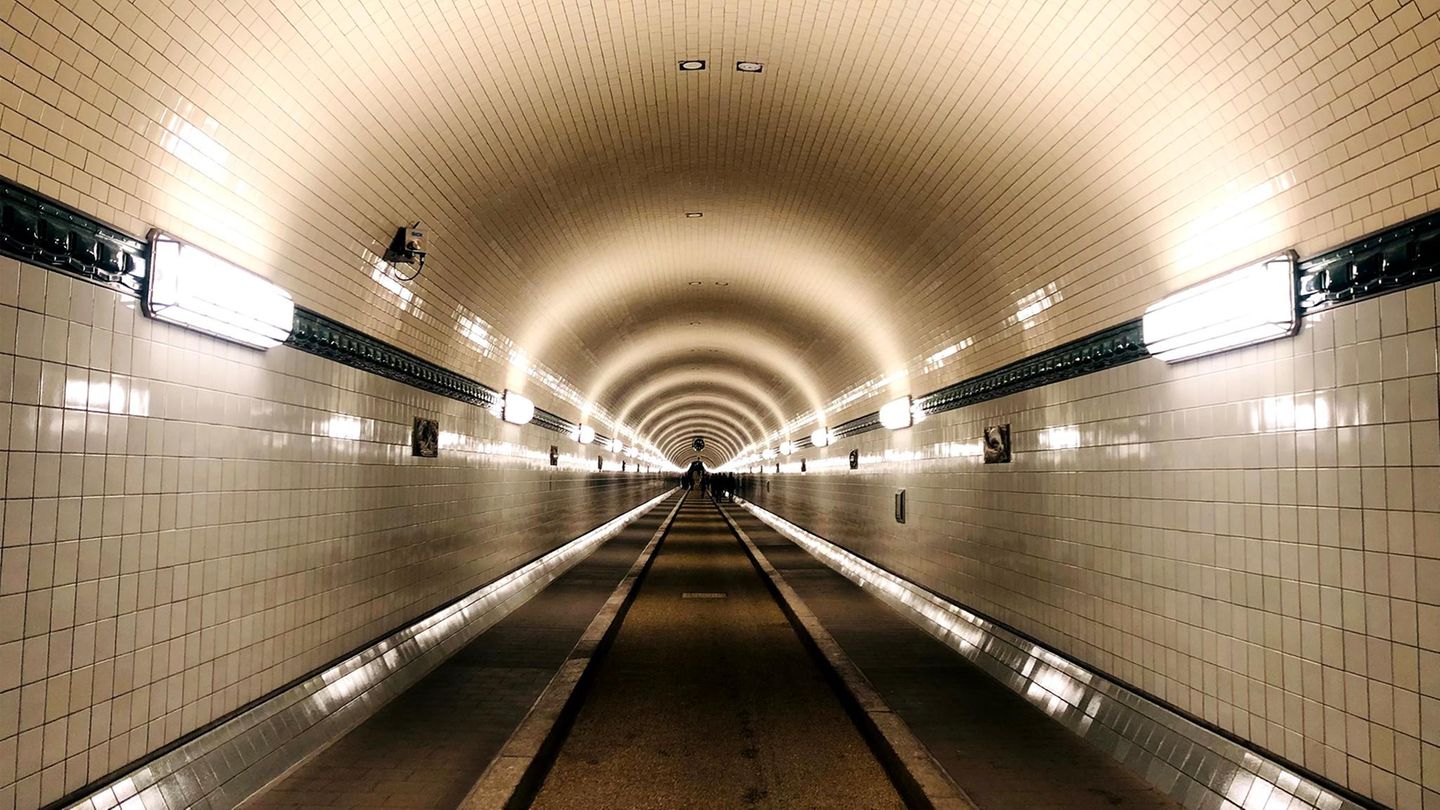 Der Alte Elbtunnel ist nicht nur schön anzusehen, an heißen Tagen ist es hier auch angenehm kühl.
