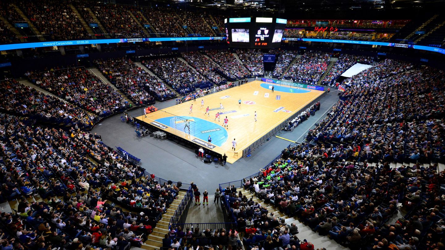 Handball Sportverein Hamburg: In Ausnahmefällen kann der HSVH auch in die größere Barclaycard Arena ausweichen, die sich unmittelbar neben der q.beyond Arena befindet.