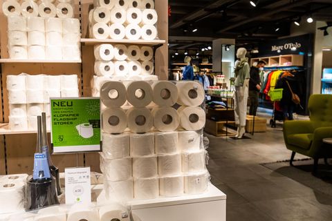 Rollen Klopapier im Bekleidungsgeschäft Blum-Jundt