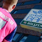 Die UnabsteigBAR an der S-Bahn-Station Stellingen ist HSV-Revier. An Heimspieltagen pilgern von hier aus Tausende Fans in Richtung Volksparkstadion.