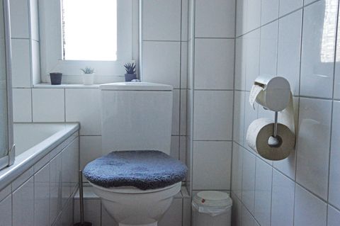 Bideo montiert im Badezimmer