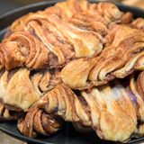 Das Franzbrötchen ist das Lieblingsgebäck der Hamburger. Wie es zu seinem Namen kam, ist allerdings ungeklärt.