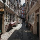 Im Laufe des 20. Jahrhunderts wurden die Gängeviertel nach und nach abgerissen und neu bebaut. Heute sind nur noch wenige Spuren zu finden – wie hier in den Krameramtsstuben beim Michel.