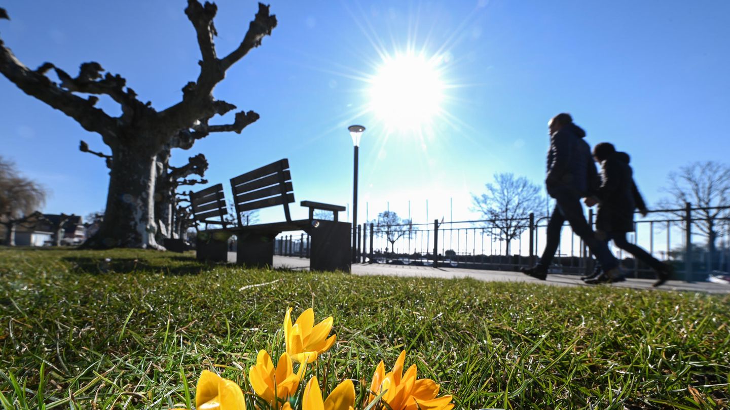 Coronavirus Frühling: Spaziergang bei gutem Wetter