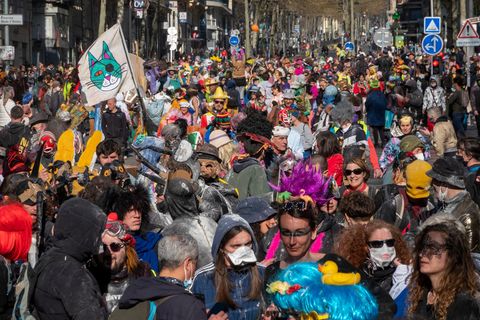 Tausende Menschen feierten im französischen Marseille eng gedrängt und ohne Masken Karneval