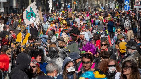 Tausende Menschen feierten im französischen Marseille eng gedrängt und ohne Masken Karneval
