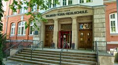 Das Hamburger Grindelviertel hat eine bewegte Vergangenheit: Vor der Nazi-Herrschaft war es das Zentrum jüdischen Lebens. Im Bild die heutige Joseph-Carlebach-Schule, früher Talmud-Tora-Schule.