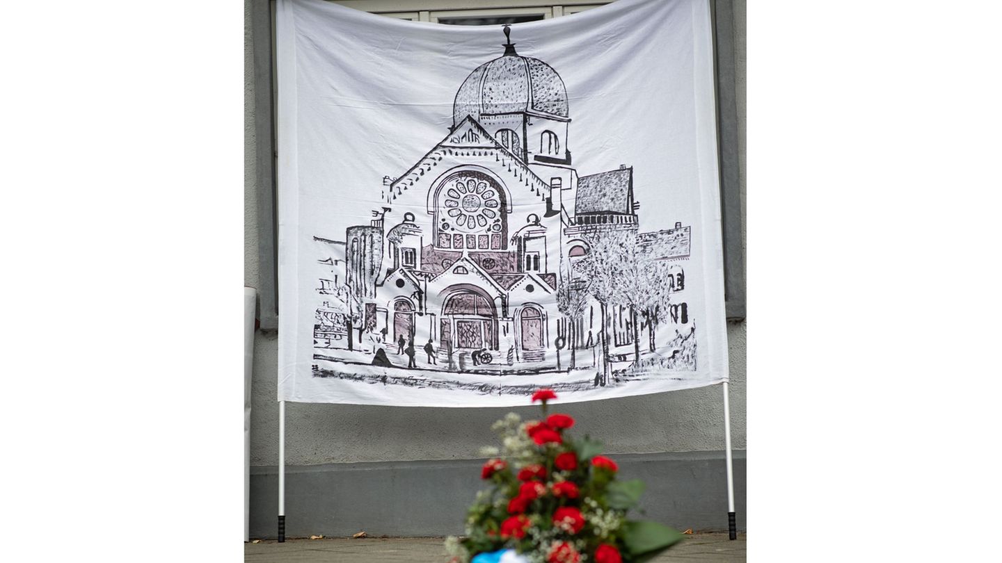 Die Bornplatzsynagoge auf dem Joseph-Carlebach-Platz wurde der Reichspogromnacht verwüstet und später abgerissen.