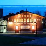 Das Auswanderermuseum Ballinstadt auf der Veddel: Für viele Menschen bedeutete der Hafen jedoch auch Freiheit, denn von hier brachen sie in ein neues Leben auf. Allein zwischen 1832 und 1914 verließen rund 3,6 Millionen Auswanderer das Land von Hamburg aus in Richtung Amerika. 