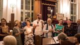 Platz4: "Die Energie der Fraenkeufersynagoge ist lebendig und wunderbar", sagt der israelische Fotograf  Boaz Arad. Sein Foto beschreibt den interreligiösen Moment in Berlin-Kreuzberg: "Männer und Frauen beten gemeinsam in der langen Nacht der Religionen in der Fraenkelufer Synagoge in Berlin". 