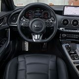 Das sportliche Ambiente des Cockpits bleibt erhalten