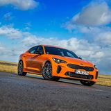 Mit fast zwei Tonnen ist der Kia Stinger alles andere als ein Leichtgewicht